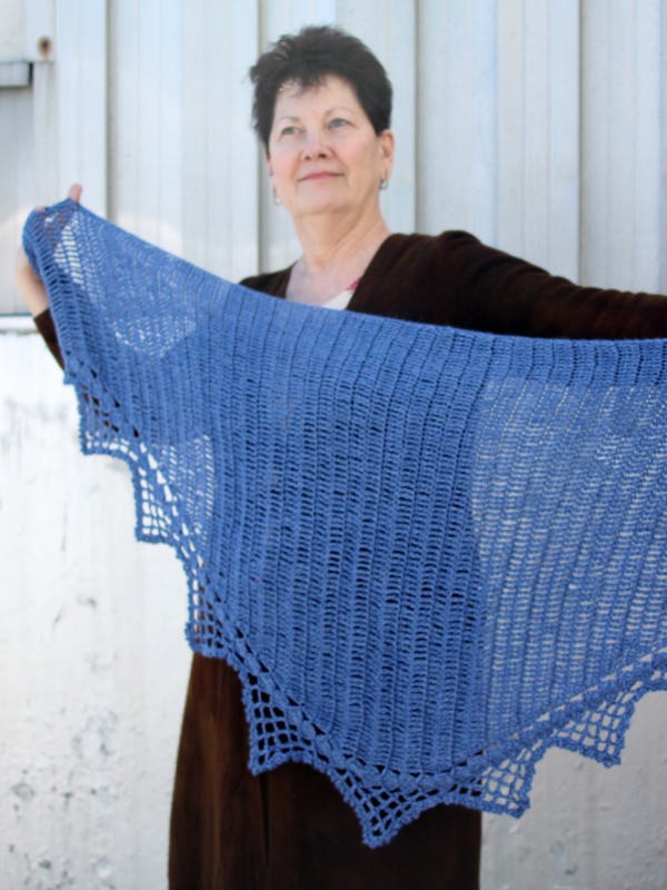 Crocheted shawl Goneril with the lace edging. Free pattern.