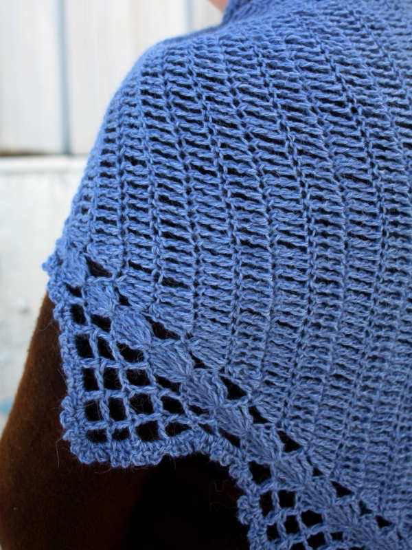 Crocheted shawl Goneril with the lace edging. Free pattern.