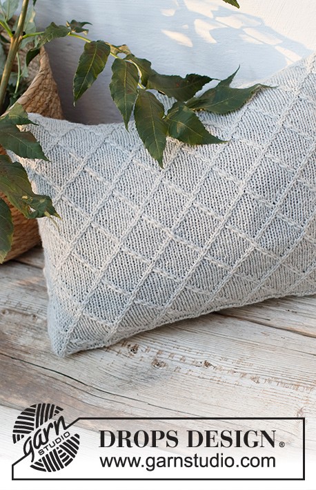Diamond Sky Pillow - free knitting pattern (circular)