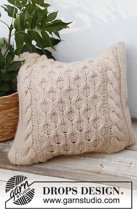 Knit pillow "Winter Hive Pillow". Free pattern